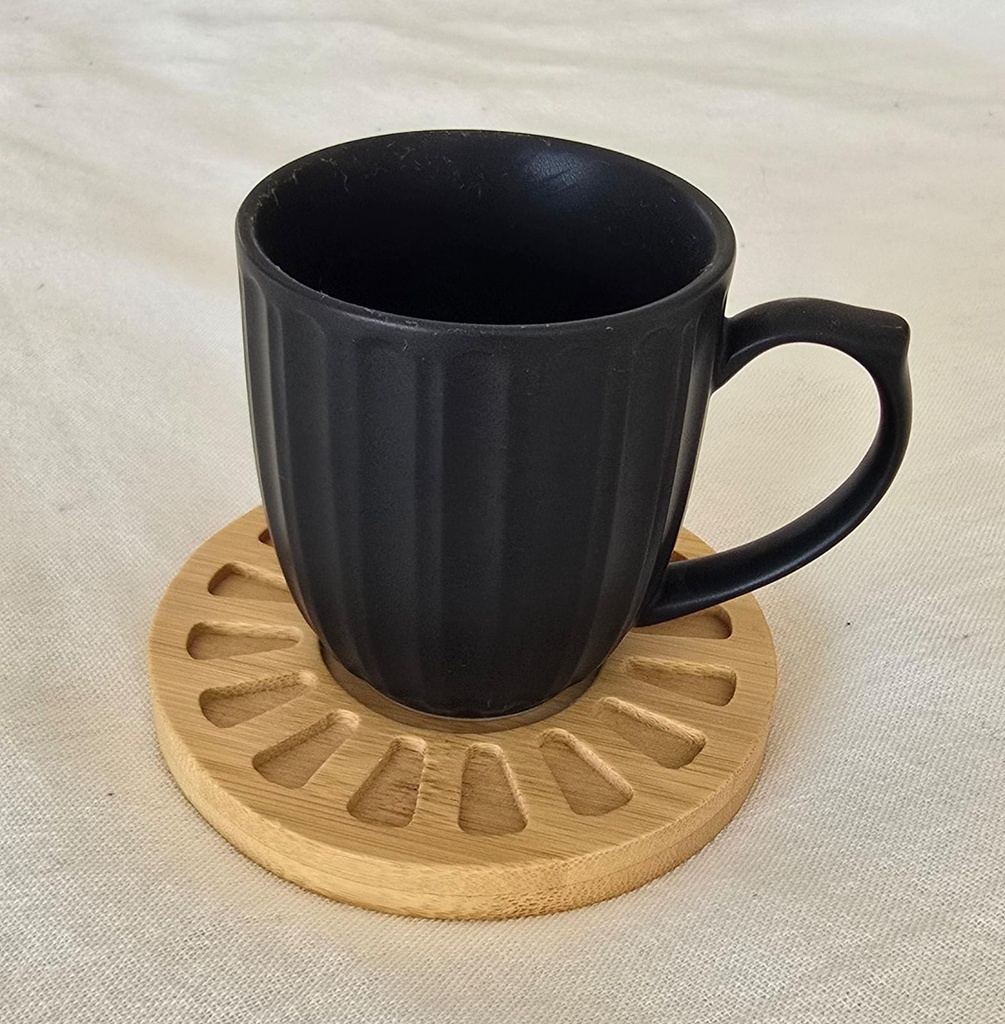 TAZA DE PORCELANA NEG/BCO CON PLATO BAMBOO