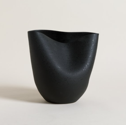 [0601238] VASIJA DENTED NEGRA 20X30 CM